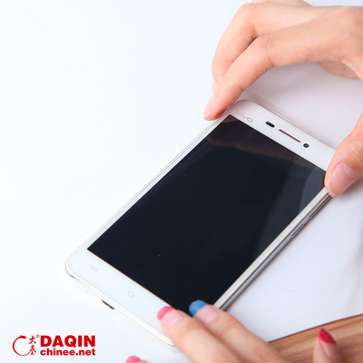 AC220V/50Hz Screenprotector Lasersnijmachine met Circulerende Waterkoeling en Balg 0,5MM Snijdikte