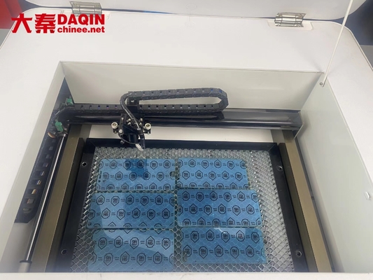 30W 40W 110 V- 220 V Hout/MDF/Arylisch/Platen/Plastic/Rubber CNC-machine voor het lasermarkeren van niet-metaal
