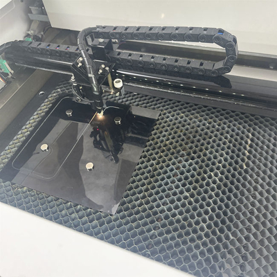 Snijmachine van de de Beschermerlaser van het Daqin de Mobiele 30W Scherm met Professionele Ontwerpsoftware