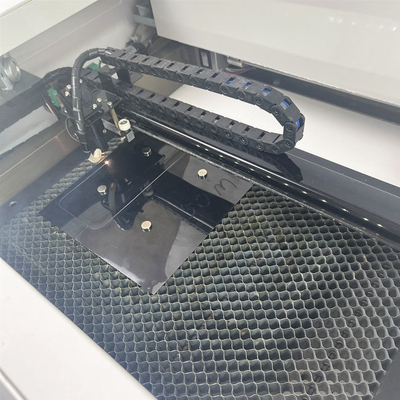 Snijmachine van de de Beschermerlaser van het Daqin de Mobiele 30W Scherm met Professionele Ontwerpsoftware