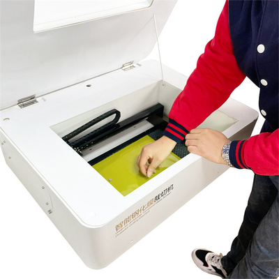 Custom Mobile Sticker Laser Snijden voor Papier Leer Water Koeling Weihong Control Automatische Laser Snijden Plotter