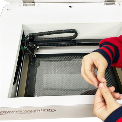Kleinschalige bedrijven thuis Snijden Nano Glas Cnc Cutter Acryl Ce Certificatie Mini Draagbare Laser Gravure Machine
