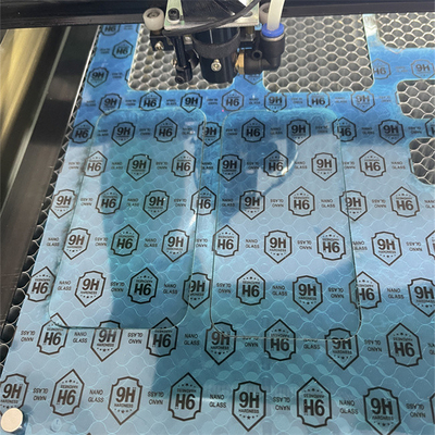 Geavanceerde CO2-lasersnijmachine voor mobiele schermbeschermer