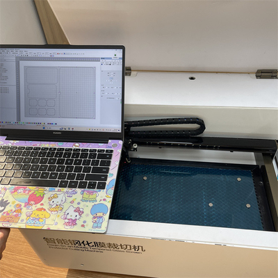 AC220V/50Hz Screenprotector Lasersnijmachine met Circulerende Waterkoeling en Balg 0,5MM Snijdikte