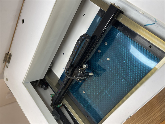 Air Cooling Screen Protector Laser Cutting Machine met hoge snijnauwkeurigheid en koelmodel Circulerend water koelen