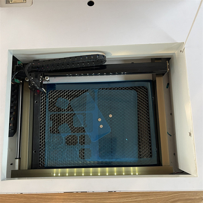 Inrichtingswerkomgeving Ondersteunde schermbeschermer Lasersnijmachine met een gewicht van 40 kg en PLT-formaat