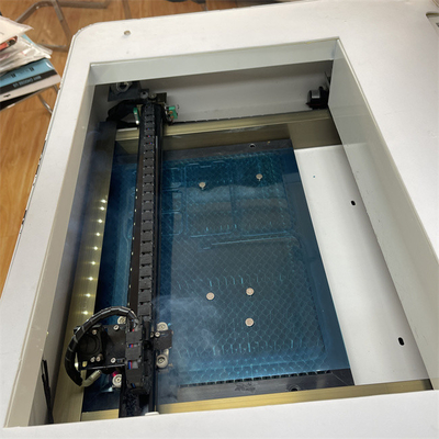 Snel en nauwkeurig mobiele gehard glas scherm beschermer laser snijmachine met hoge precisie