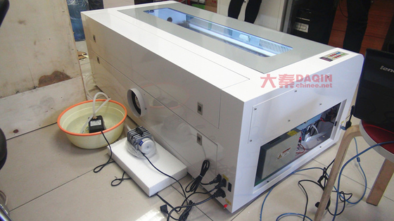 Inwendige werkomgeving Schermbeschermer Lasersnijmachine AC220V/50Hz Spanning 1000*800*800mm Grootte